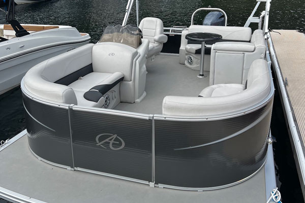 Avalon Pontoon on Okanagan Lake